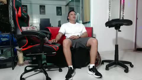 Snapshot of damyan_2003 chatting on 01.01.25 damyan_2003 online show from 01.01.25