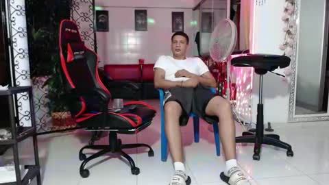 Snapshot of damyan_2003 chatting on 01.05.25 damyan_2003 online show from 01.05.25