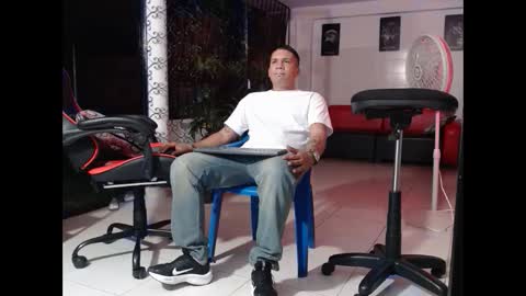 Snapshot of damyan_2003 chatting on 01.10.25 damyan_2003 online show from 01.10.25