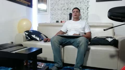 Snapshot of damyan_2003 chatting on 01.26.25 damyan_2003 online show from 01.26.25