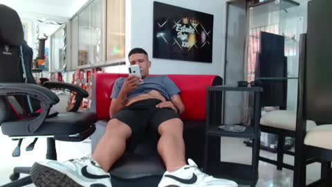 Snapshot of damyan_2003 chatting on 10.06.25 damyan_2003 online show from 10.06.25