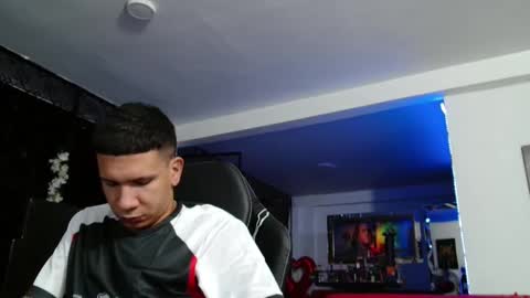 Snapshot of damyan_2003 chatting on 11.14.25 damyan_2003 online show from 11.14.25