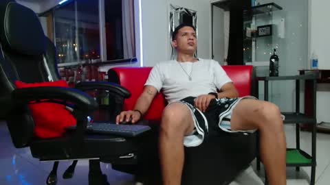 Snapshot of damyan_2003 chatting on 11.22.25 damyan_2003 online show from 11.22.25