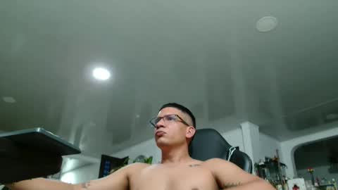 Snapshot of damyan_2003 chatting on 03.10.26 damyan_2003 online show from 03.10.26