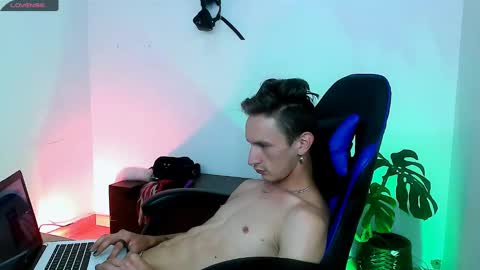 Snapshot of dan_yagami chatting on 10.16.25 Dan and Noah online show from 10.16.25