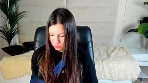 Snapshot of dana_dom chatting on 11.17.25 Dana Dom online show from 11.17.25