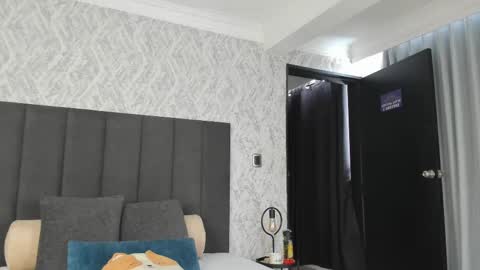 Snapshot of dana_haze chatting on 09.19.25 Dana online show from 09.19.25