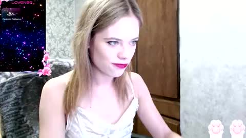 Snapshot of dana_smilex chatting on 09.25.25 Dana SmileX online show from 09.25.25