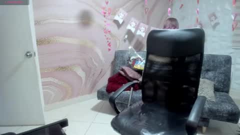 Danaa Rey online show from 02.15.25