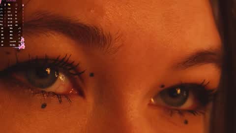 Snapshot of dance_with_lisa_ chatting on 12.17.25 Di online show from 12.17.25