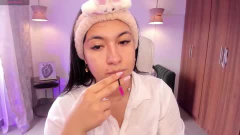 Snapshot of dandara_thompsson chatting on 10.03.25 Dandara online show from 10.03.25