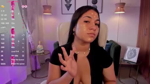 Snapshot of dandara_thompsson chatting on 10.25.25 Dandara online show from 10.25.25