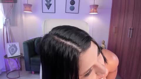 Snapshot of dandara_thompsson chatting on 11.20.25 Dandara online show from 11.20.25