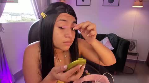 Snapshot of dandara_thompsson chatting on 12.14.25 Dandara online show from 12.14.25