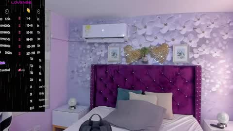 Snapshot of danee_19 chatting on 02.23.25 Daniela online show from 02.23.25