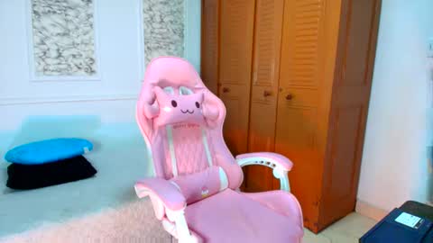 Danella Houston online show from 11.19.25