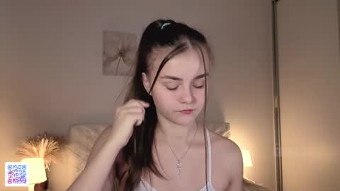 Snapshot of dangerouss_lady chatting on 09.28.25 Eva online show from 09.28.25