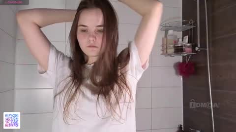 Snapshot of dangerouss_lady chatting on 10.31.25 Eva online show from 10.31.25