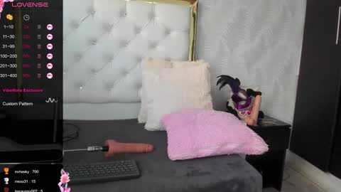 Snapshot of dani_ary chatting on 02.10.25 DANI online show from 02.10.25