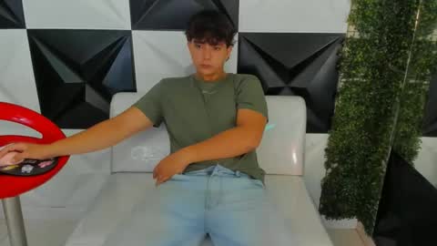 Snapshot of dani_cumboy chatting on 11.13.25 dani_cumboy online show from 11.13.25