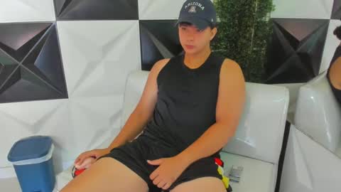 Snapshot of dani_cumboy chatting on 11.14.25 dani_cumboy online show from 11.14.25