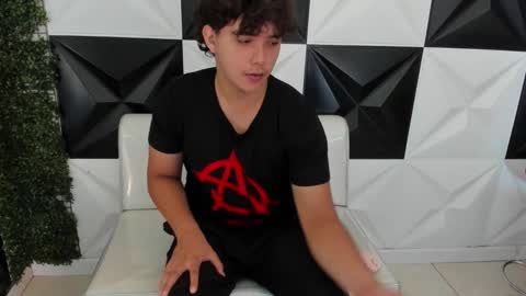 Snapshot of dani_cumboy chatting on 11.20.25 dani_cumboy online show from 11.20.25