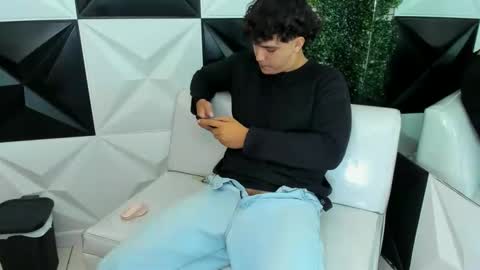 Snapshot of dani_cumboy chatting on 11.26.25 dani_cumboy online show from 11.26.25