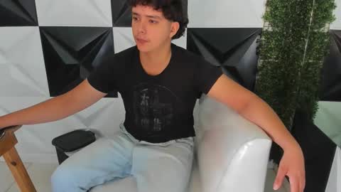 Snapshot of dani_cumboy chatting on 11.27.25 dani_cumboy online show from 11.27.25