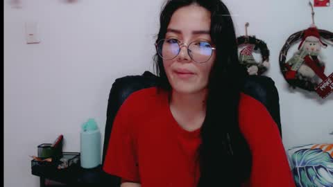 Snapshot of dani_jocelyn chatting on 12.10.24 dani y jocelyn online show from 12.10.24
