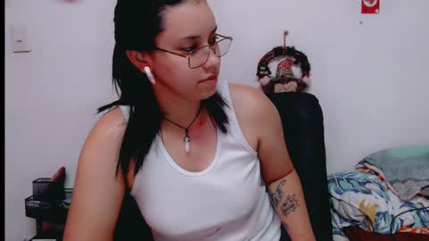 Snapshot of dani_jocelyn chatting on 12.13.24 dani y jocelyn online show from 12.13.24