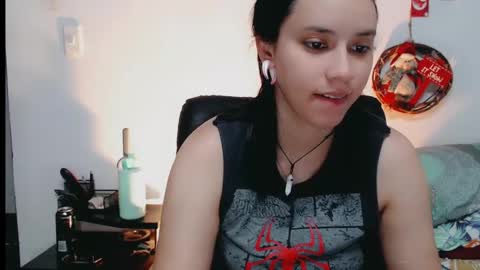 Snapshot of dani_jocelyn chatting on 12.18.24 dani y jocelyn online show from 12.18.24