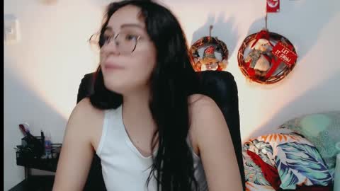 Snapshot of dani_jocelyn chatting on 12.20.24 dani y jocelyn online show from 12.20.24