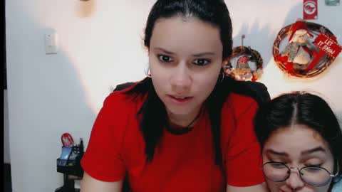 Snapshot of dani_jocelyn chatting on 12.27.24 dani y jocelyn online show from 12.27.24