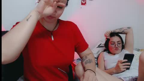 Snapshot of dani_jocelyn chatting on 01.08.25 dani y jocelyn online show from 01.08.25