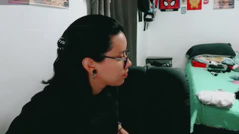 Snapshot of dani_jocelyn chatting on 10.01.25 dani y jocelyn online show from 10.01.25