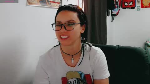 Snapshot of dani_jocelyn chatting on 10.05.25 dani y jocelyn online show from 10.05.25