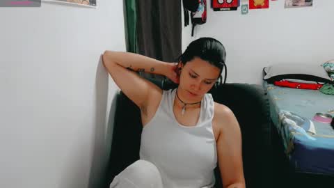 Snapshot of dani_jocelyn chatting on 10.12.25 dani y jocelyn online show from 10.12.25