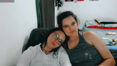 Snapshot of dani_jocelyn chatting on 10.14.25 dani y jocelyn online show from 10.14.25