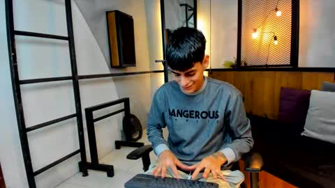 Snapshot of dani_mc chatting on 11.23.25 dani_mc online show from 11.23.25