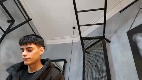 Snapshot of dani_mc chatting on 12.15.25 dani_mc online show from 12.15.25