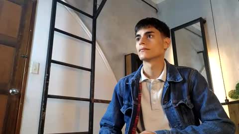 Snapshot of dani_mc chatting on 12.16.25 dani_mc online show from 12.16.25