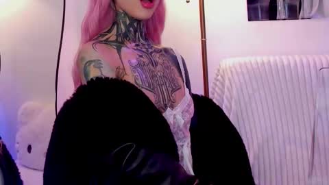 Snapshot of dani_valen chatting on 12.04.25 Dani online show from 12.04.25