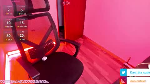 Snapshot of danicutexxx chatting on 09.29.25 danicutexxx online show from 09.29.25