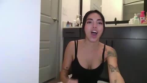 danidivina777 online show from 10.04.25