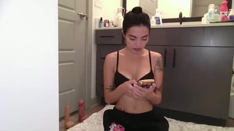 Snapshot of danidivina777 chatting on 10.05.25 danidivina777 online show from 10.05.25