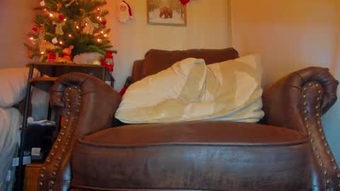 Snapshot of danidollxxx chatting on 12.05.25 danidollxxx online show from 12.05.25