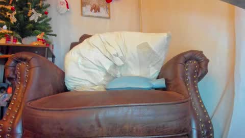 Snapshot of danidollxxx chatting on 12.18.25 danidollxxx online show from 12.18.25