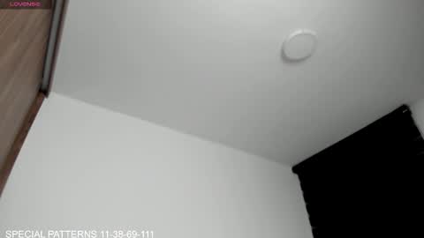  independent model   online show from 02.08.26