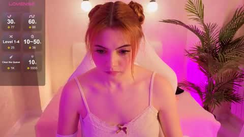 Snapshot of daniela_saules chatting on 11.13.25 Daniela online show from 11.13.25