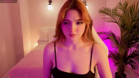 Snapshot of daniela_saules chatting on 11.16.25 Daniela online show from 11.16.25